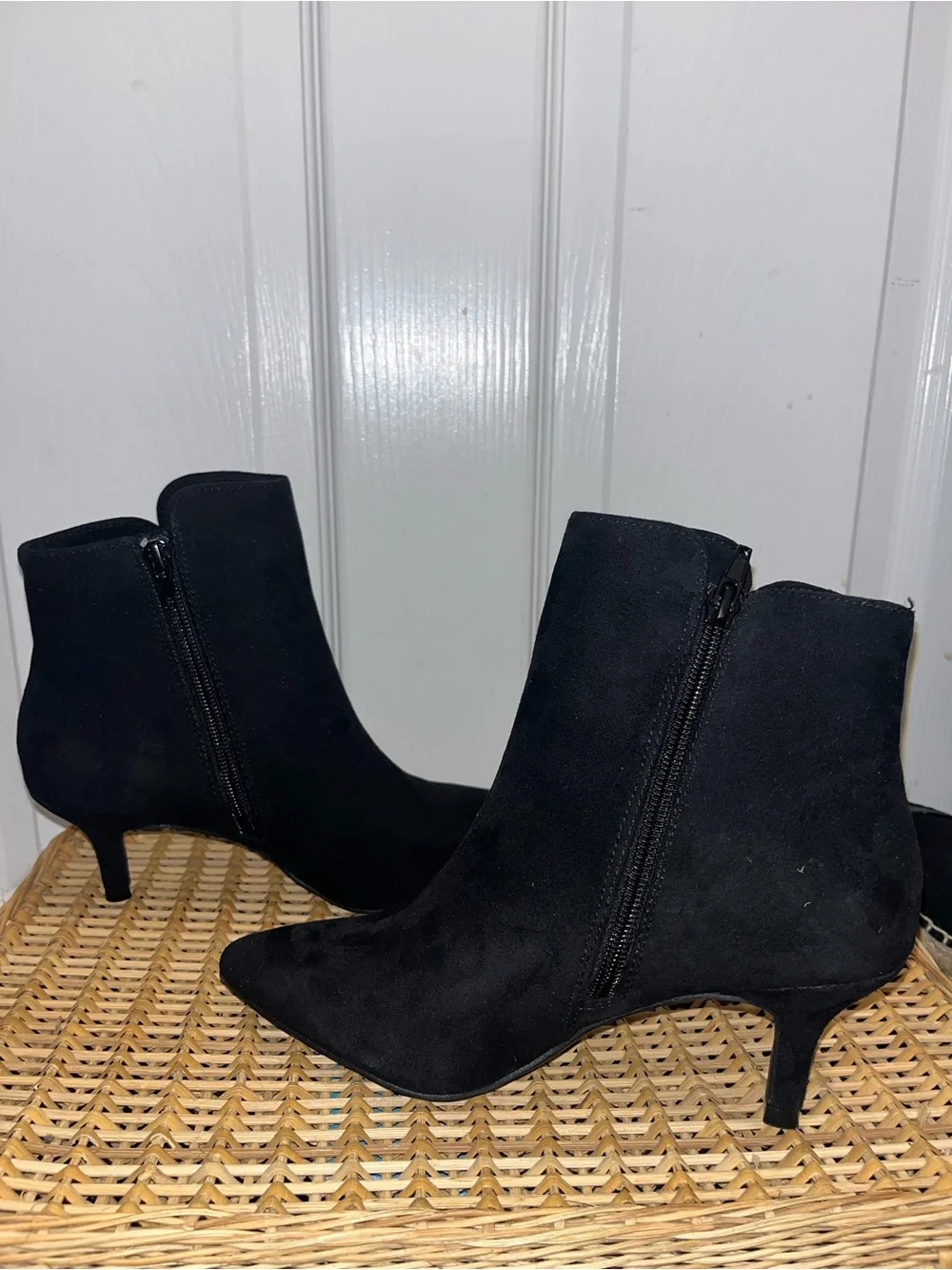 GIANI BERNINI Carminee memory foam kitten heel ankle booties